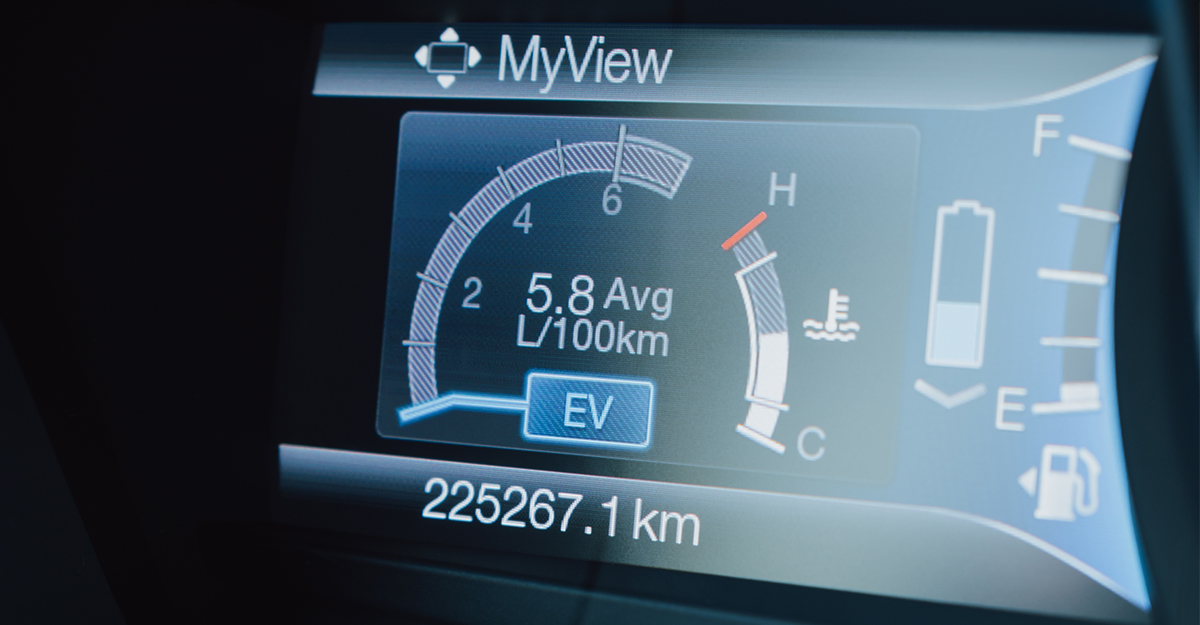Hybrid SUV screen showing how the gasoline and electric system works