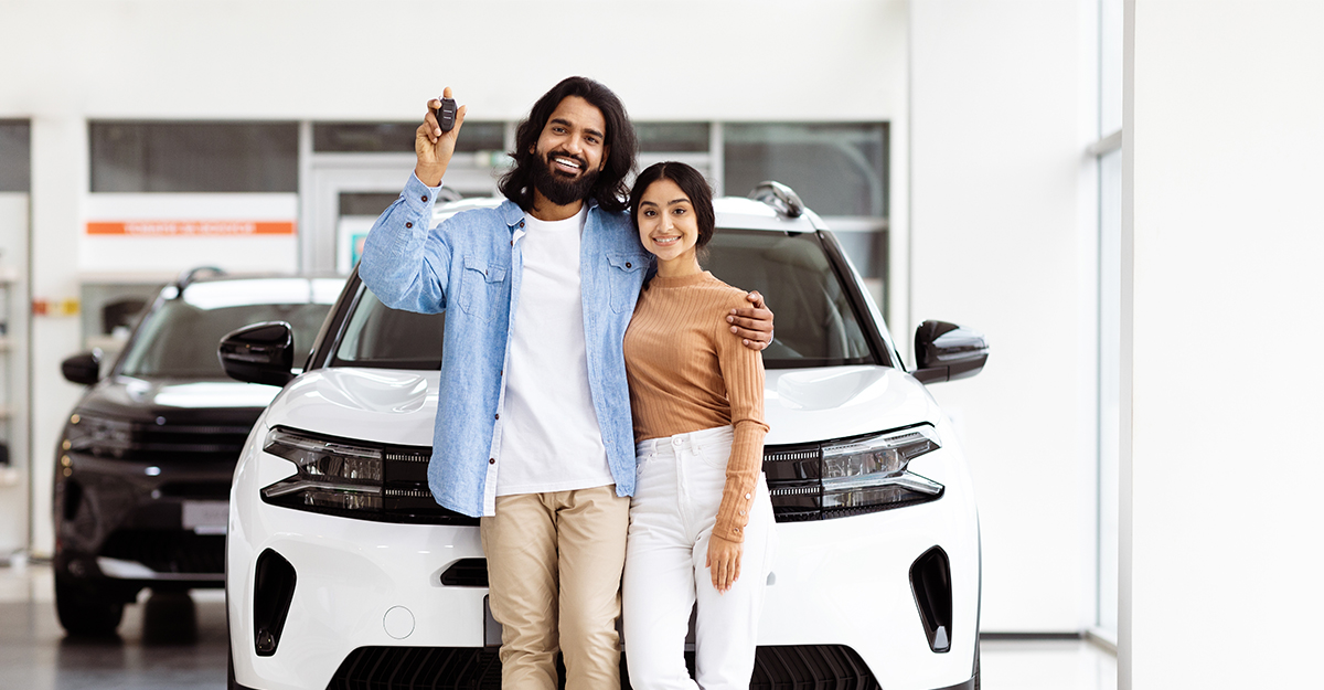 Handing over the keys to a used vehicle financed in Quebec